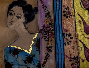 אישה מאחורי וילון, צילום: מוטי בן-ארי, יד בן־צבי