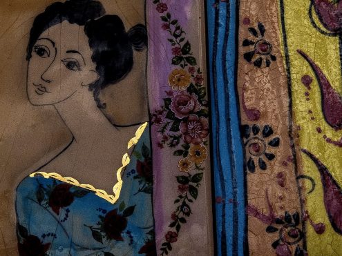 אישה מאחורי וילון, צילום: מוטי בן-ארי, יד בן־צבי