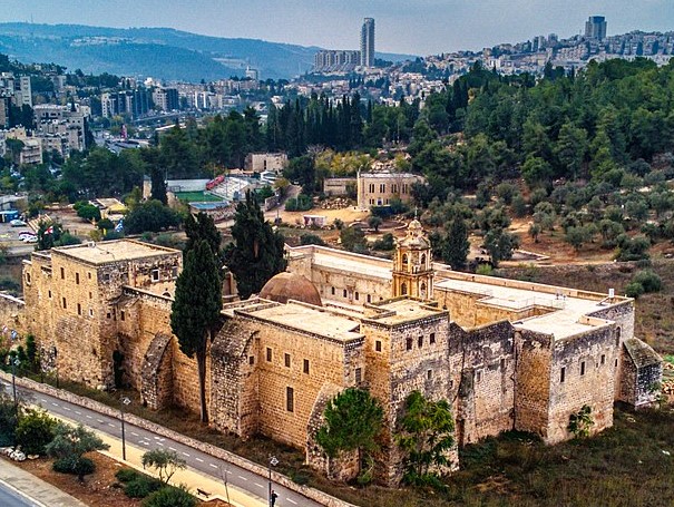 מנזר המצלבה. חגי אגמון־שניר ויקיפדיה