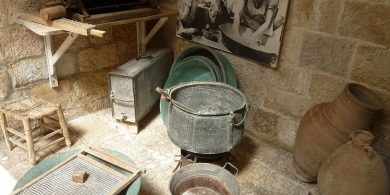 חצר היישוב הישן