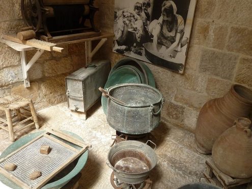 חצר היישוב הישן